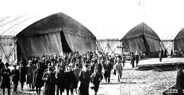 
Histoire de l’aviation – 11 octobre 1911. L’aérodrome de Reims accueille en ce mercredi 11 octobre 1911 un large public 