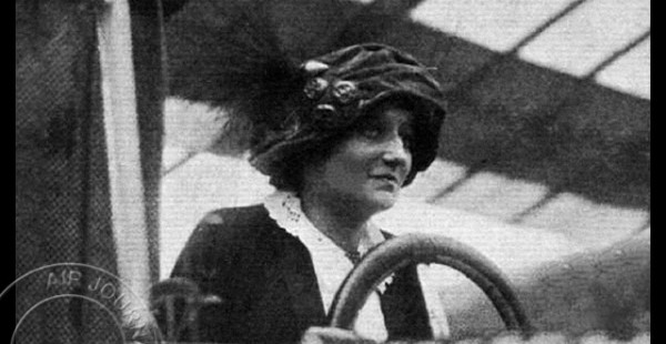 
Histoire de l’aviation – 22 octobre 1909. En ce 22 octobre 1909, c’est l’actrice Elise Deroche qui est au cœur de l’a