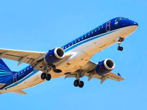 
Un Embraer E-190 d Azerbaijan Airlines, qui assurait un vol entre Bakou, la capitale azerbaïdjanaise, et Grozny, capitale de la 