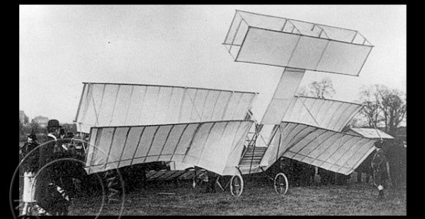 
Histoire de l’aviation – 28 février 1907. Alors qu’il fait carrière dans la sculpture, Léon Delagrange poursuit un aut