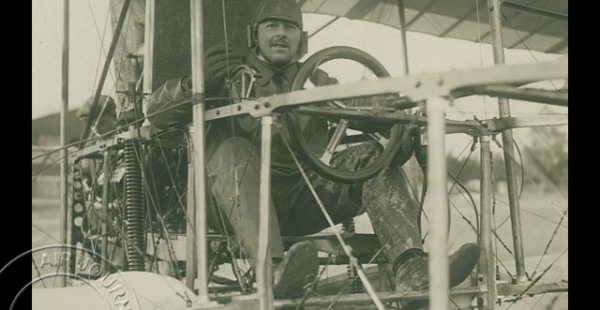 


Histoire de l’aviation – 19 juillet 1910. En ce 19 juillet 1910, c’est le pilote De Baeder qui va s’illustrer dans le