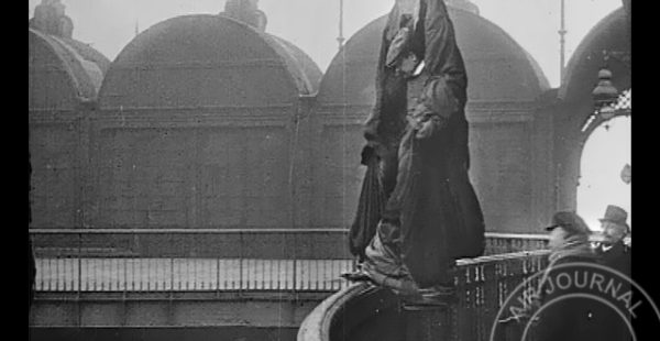 
Histoire de l’aviation – 4 février 1912. En ce 4 février 1912, la tour Eiffel va être le théâtre d’un drame. Ce lieu