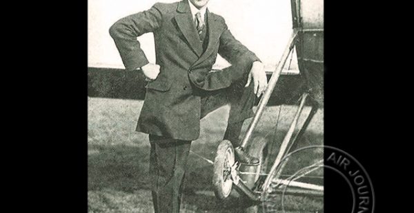 Histoire de l’aviation – 24 octobre 1912. Avec seulement 20 heures de vol   au compteur », un jeune pilote va réussir un be