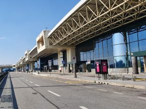 
Milan-Malpensa, le principal aéroport de Milan, va être rebaptisé du nom de Silvio Berlusconi, a annoncé Matteo Salvini, vice