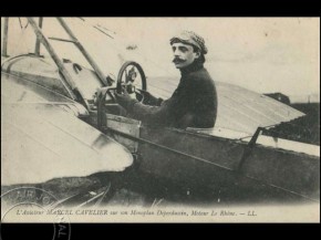 


Histoire de l’aviation – 30 juillet 1913. Depuis le 29 juillet 1913, l’aviateur Cavelier s’est lancé dans la conquê