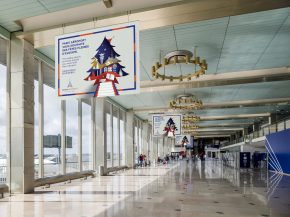 
À l’occasion des fêtes de fin d’année, Paris Aéroport avec le soutien du Secours populaire français et RELAY, présente 