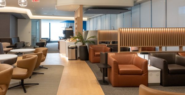 
Lufthansa a ouvert son nouveau salon premium au terminal B de l aéroport international New York-Newark Liberty, dans le New Jers