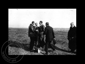 Histoire de l’aviation – 20 février 1909. En ce samedi 20 février 1909, il y a foule au hangar de Pont-Long et pour cause, l