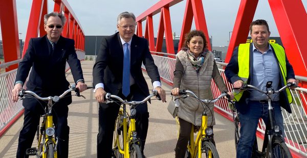 
Un nouveau pont enjambant la chaussée de Haecht à Melsbroek (Steenokkerzeel) vient d être ouvert pour offrir une meilleure acc