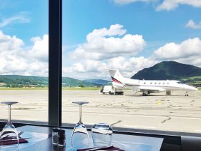 
VINCI Airports a signé vendredi avec le Département de la Haute-Savoie le contrat de concession de l’aéroport Annecy Mont-Bl