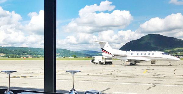 
VINCI Airports a signé vendredi avec le Département de la Haute-Savoie le contrat de concession de l’aéroport Annecy Mont-Bl