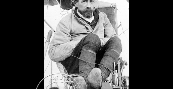 
Histoire de l’aviation – 7 août 1909. Le pilote Roger Sommer, qui n’a pas encore obtenu son brevet d’aviateur, va parti