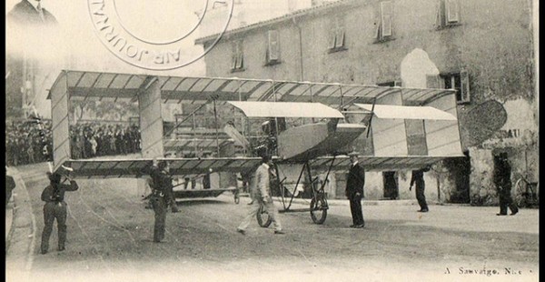 Histoire de l’aviation – 18 mars 1910. En ce vendredi 18 mars 1910, on attend avec impatience l’arrivée dans la ville de Ni