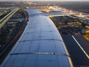 


Le chantier de réfection de la couverture du corps central du terminal 2E de l aéroport Paris-Charles De Gaulle a pris fin ap