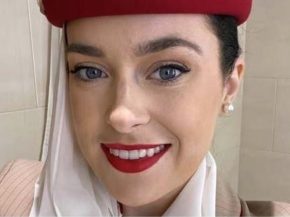 
Tori Towey, hôtesse de l air irlandaise chez Emirates, poursuivie pour  tentative de suicide , un délit passible de six mois de