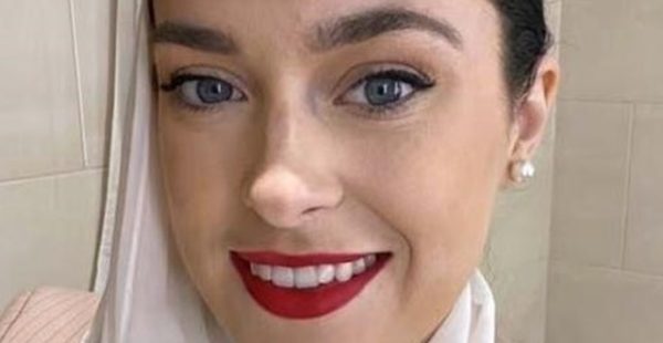 
Tori Towey, hôtesse de l air irlandaise chez Emirates, poursuivie pour  tentative de suicide , un délit passible de six mois de