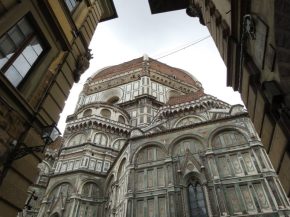 
Florence, la  Cité des fleurs , est un véritable joyau de la Renaissance italienne. Avec ses rues pavées, ses palais majestueu