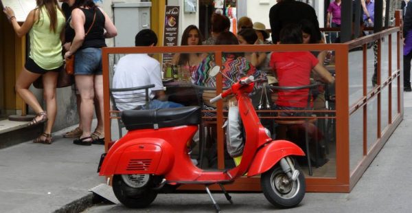 
Naples, la ville la plus animée et la plus passionnante d Italie, regorge de trésors à découvrir. Son histoire millénaire, s