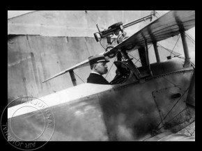 
Histoire de l’aviation – 27 mai 1911. Le lieutenant aviateur Tricornot de Rose est bien matinal en ce samedi 27 mai 1911, c