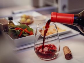 
Brussels Airlines a remporté deux prix prestigieux pour son offre de vins en classe Affaires, décernés respectivement par Glob