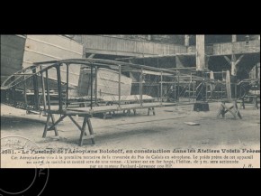 
Histoire de l’aviation – 11 août 1909. En ce mercredi 11 août 1909, le camp d’aviation de Châlons voit arriver sur ses