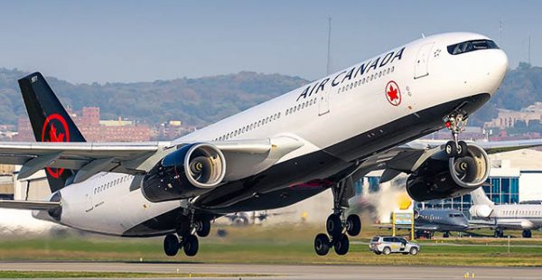 
La compagnie aérienne Air Canada devrait finalement proposer quatre vols par semaine l’hiver prochain sur sa nouvelle liaison 