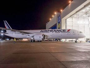 La compagnie aérienne Air France compte assurer environ 70% de son programme de vol samedi, cinquième des onze jours de grève p