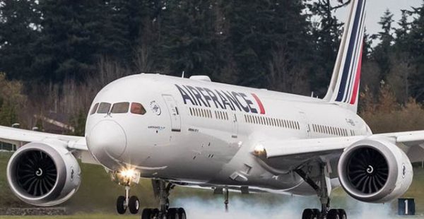 
Deux vols de la compagnie aérienne Air France entre Paris et Moscou ont été annulés hier, faute d’autorisation de leurs rou