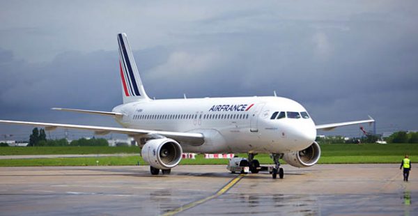La compagnie aérienne Air France a mis à jour mardi les mesures commerciales destinées aux passagers affectés par la pandémie