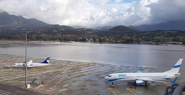 












La Corse dispose de plusieurs aéroports qui desservent l île. Voici les principaux aéroports en Corse :


Aéropor