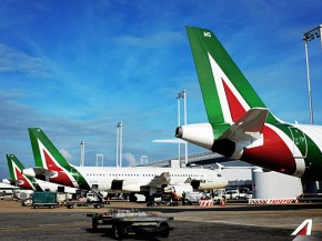Alitalia devrait annoncer ce mardi le nom de la compagnie aérienne étrangère qui la reprendra aux côtés de Ferrovie dello Sta