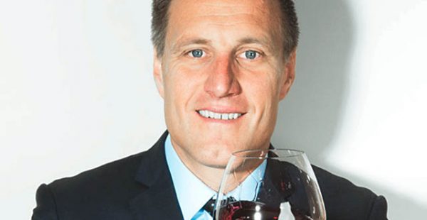 La compagnie aérienne American Airlines a fait appel au maître sommelier Bobby Stuckey pour prendre la main sur les sélections 