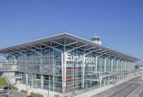 
Durant la saison estivale, l’aéroport de Bâle-Mulhouse proposera 100 destinations avec 27 compagnies aériennes.
Le plan de v