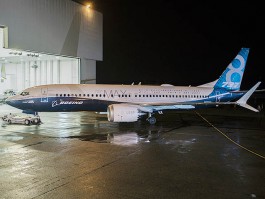 Boeing anunció ayer que pidió a 16 aerolíneas que operan 737 MAX que dejen de volarlos, mientras 