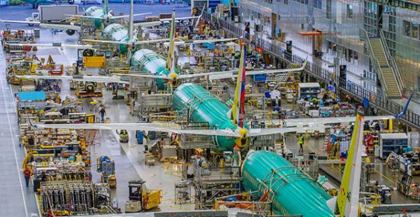 Boeing annonce une charge de 4,9 milliards de dollars au deuxième trimestre, liée à l’immobilisation au sol des 737 MAX mis e