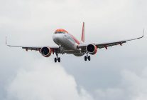 
Un vol easyJet à destination de Londres Gatwick a été contraint d évacuer via des toboggans de secours alors qu une cigarette