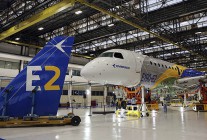 


Le délai moyen de retard de livraison des avions Embraer est actuellement d environ un à deux mois, a déclaré le directeur 