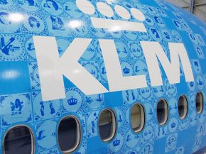 KLM, la compagnie partenaire d Air France , a présenté son plan de restructuration au ministère des Finances néerlandais, cond