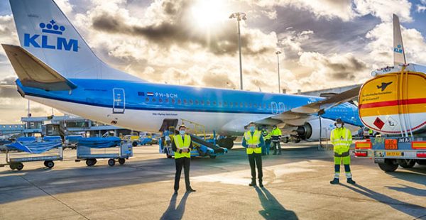 
La compagnie aérienne KLM Royal Dutch Airlines a opéré entre Amsterdam et Madrid le premier vol passager au monde alimenté en