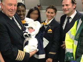 
La nationalité d un bébé né dans un avion dépend généralement de la législation du pays où l avion se trouve au moment d