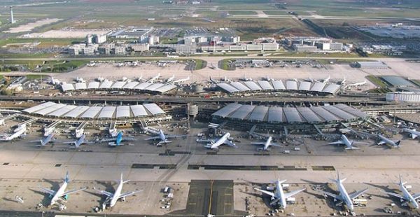 
Le gestionnaire des aéroports de Paris-CDG et Orly a vu son trafic reculer le mois dernier de 75,6%, l’impact de la pandémie 