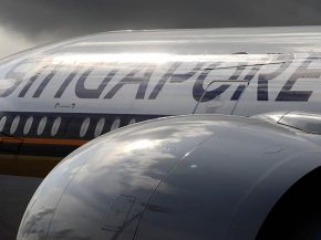 
Singapore Airlines a offert une indemnisation à une centaine de passagers blessés le mois dernier lors d un vol entre Londres e