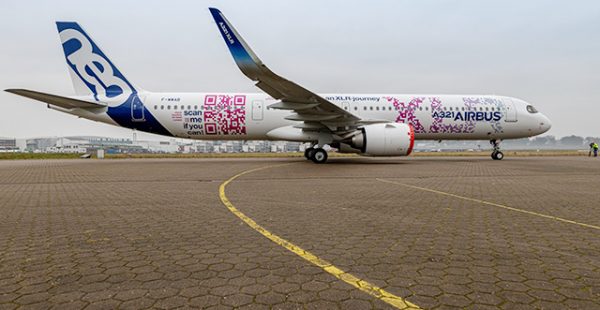 
Airbus a présenté hier à Hambourg un des ses A321XLR revêtu d’une nouvelle livrée, avec un code QR menant aux nouvelles et