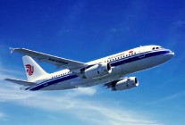 
Une passagère a ouvert la porte de secours d un avion d Air China, pensant qu il s agissait des toilettes, provoquant le déploi