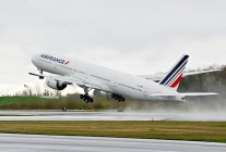 
Cet été sera plein pour Air France, qui transportera les visiteurs et 20 % des athlètes des Jeux olympiques et paralympiques. 