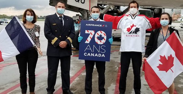 Un accueil spécial attendait à Montréal le vol AF342 de la compagnie aérienne Air France en provenance de Paris, qui fêtait s